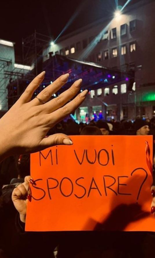 Proposta di matrimonio a Cosenza durante il concerto di Giorgia (Video) - COSENZA  2.0