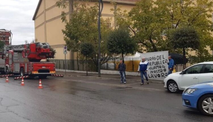 protesta operai corigliano